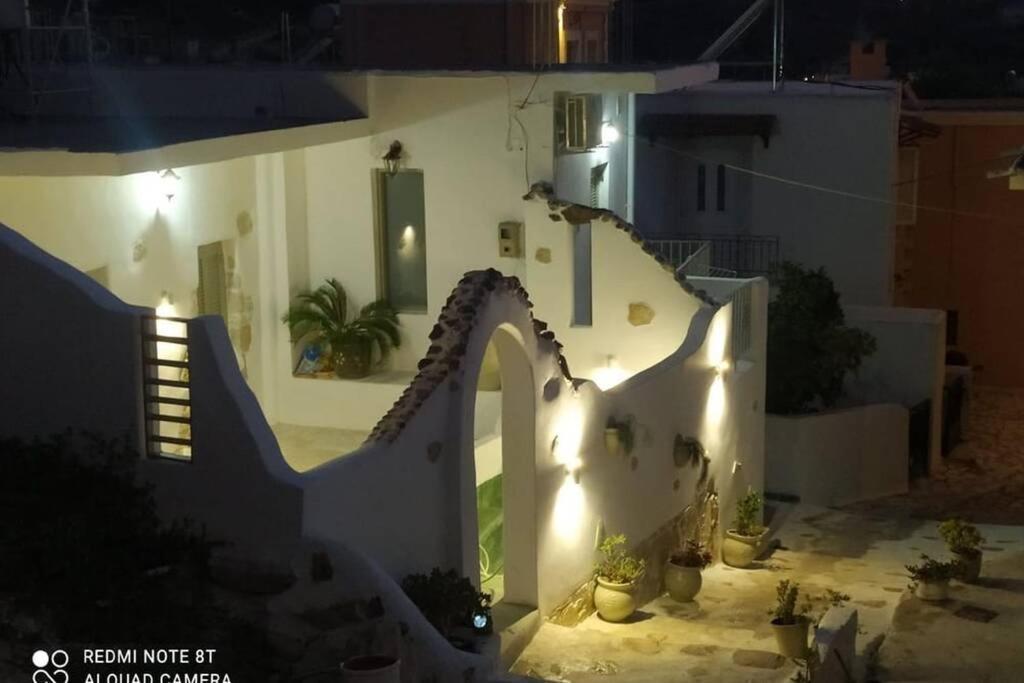 Sonia'S Luxury Apartment With Jacuzzi กามิลารี ภายนอก รูปภาพ