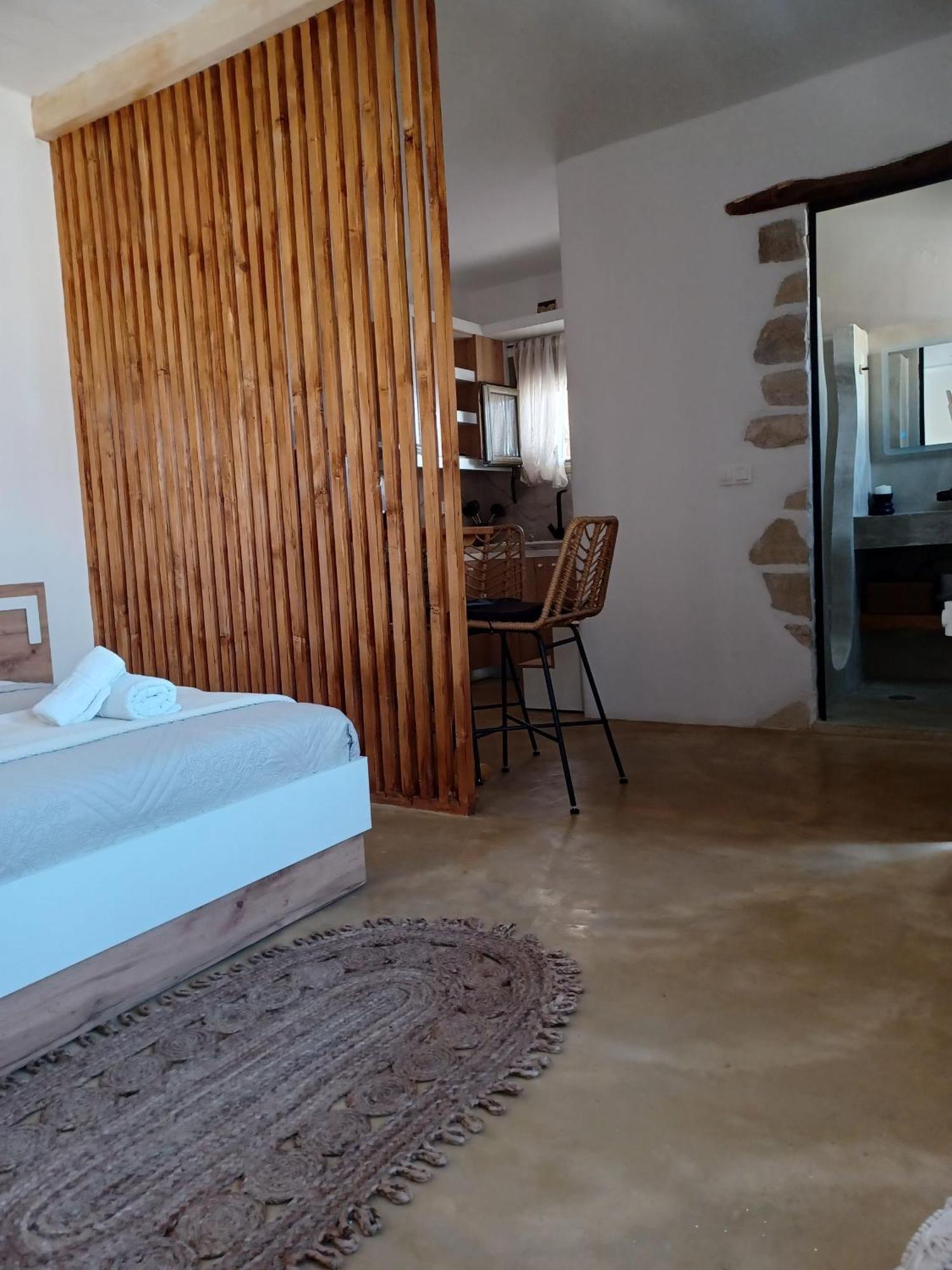 Sonia'S Luxury Apartment With Jacuzzi กามิลารี ภายนอก รูปภาพ