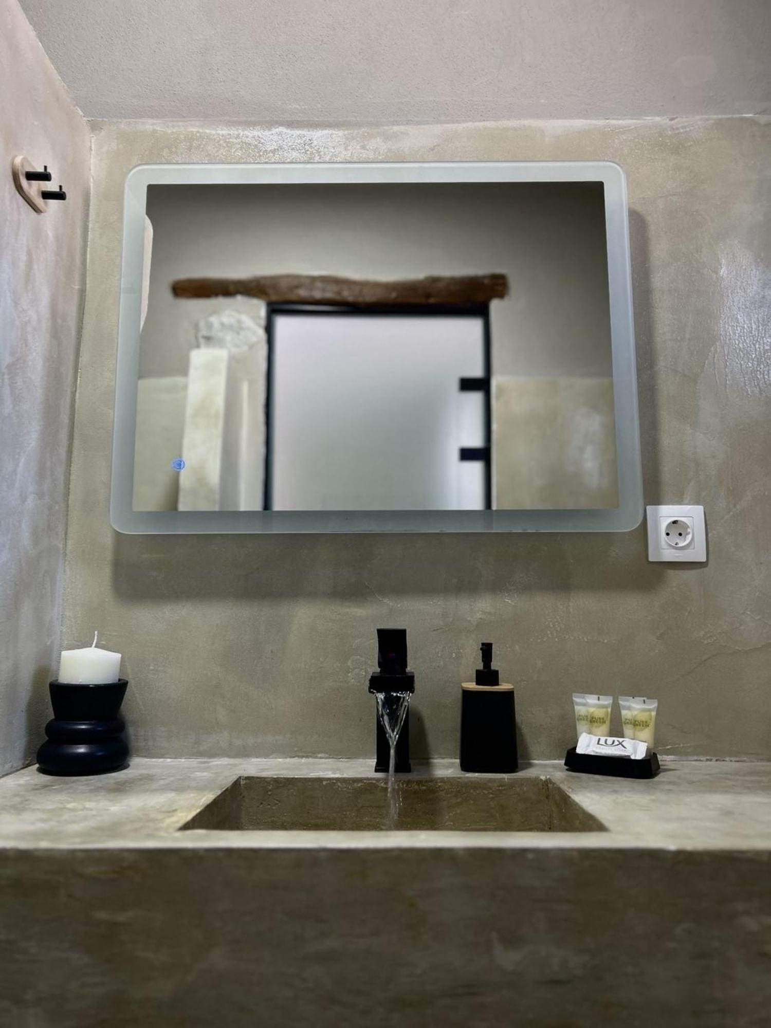 Sonia'S Luxury Apartment With Jacuzzi กามิลารี ภายนอก รูปภาพ
